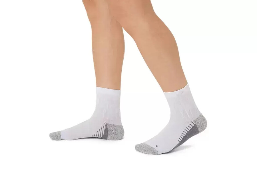 performance run sock quarter