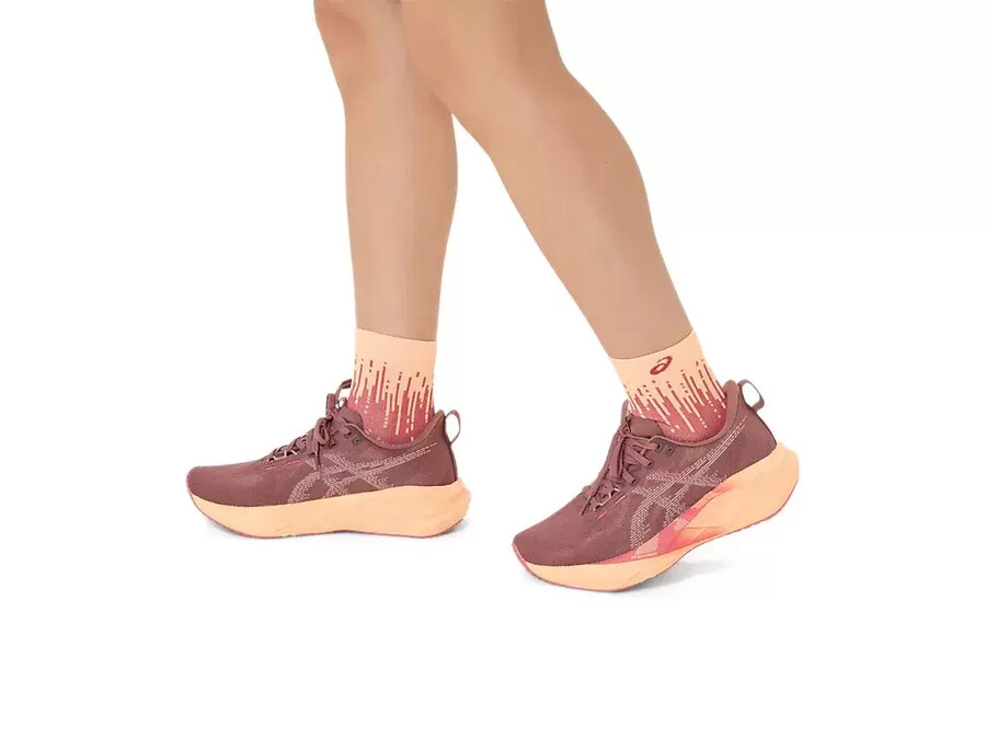 performance run sock quarter