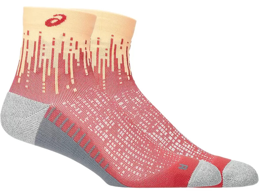 performance run sock quarter