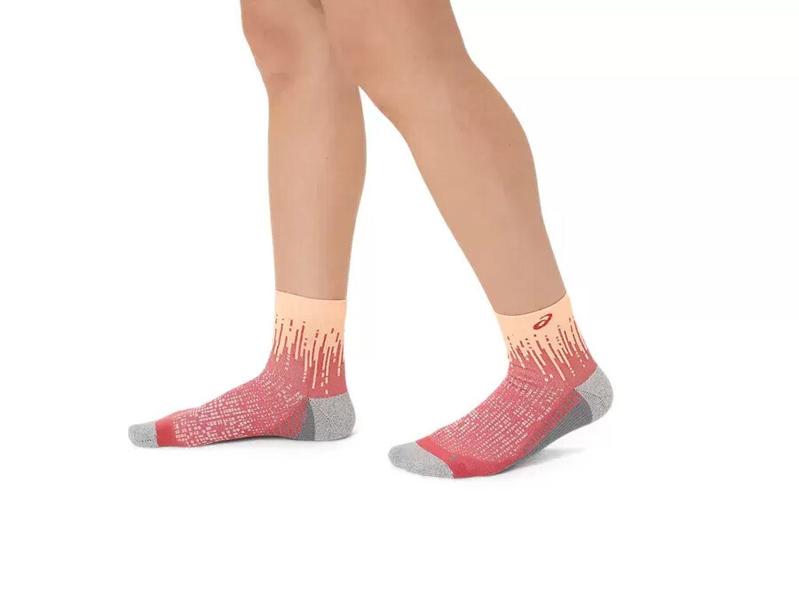 performance run sock quarter