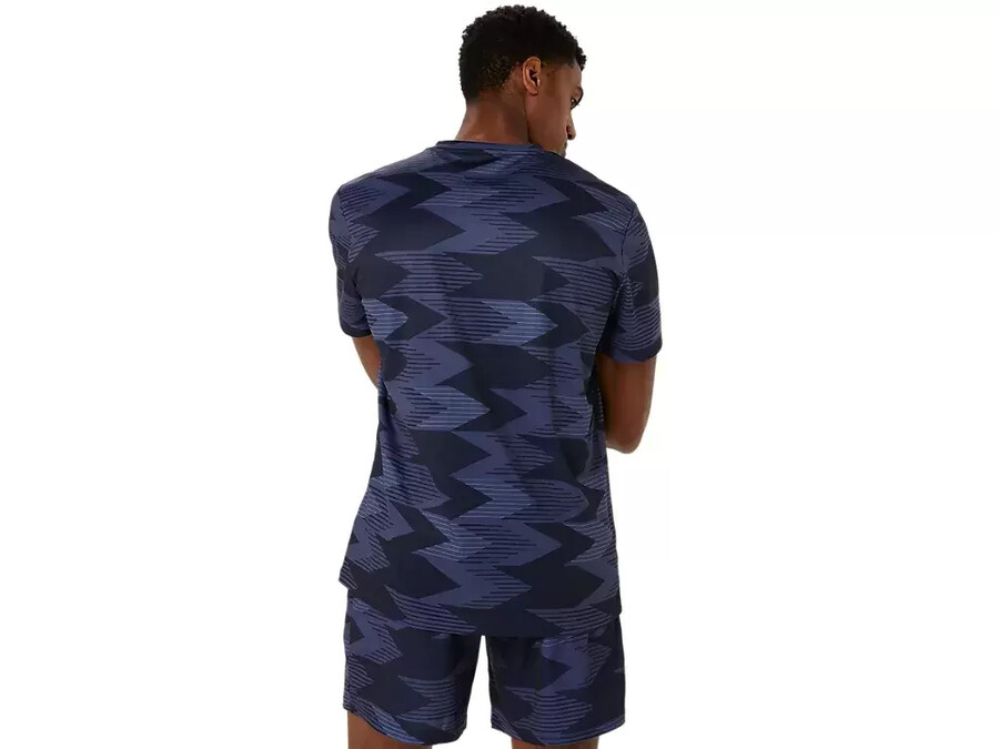 saisonales kurzarm-top mit allover-print