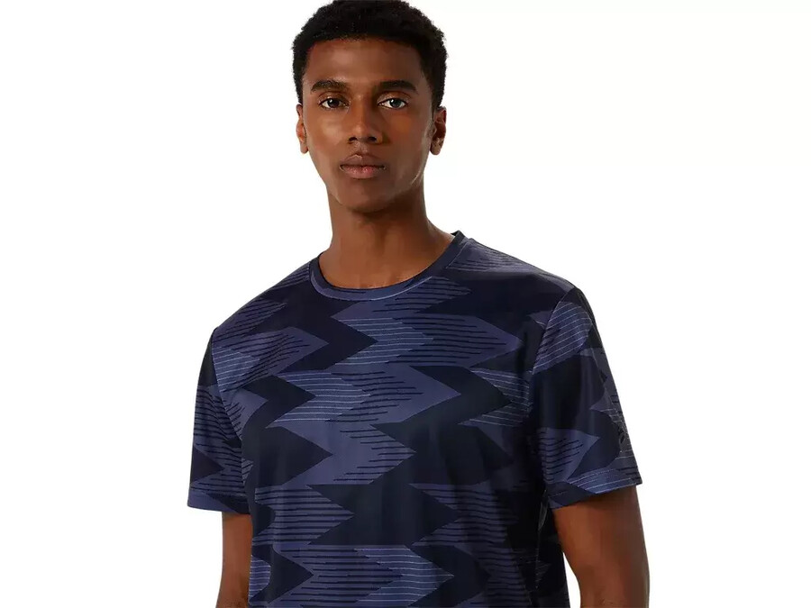 saisonales kurzarm-top mit allover-print