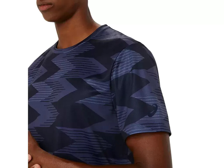 saisonales kurzarm-top mit allover-print