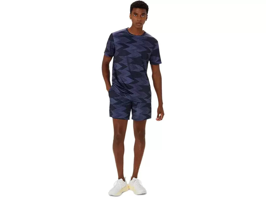 saisonales kurzarm-top mit allover-print